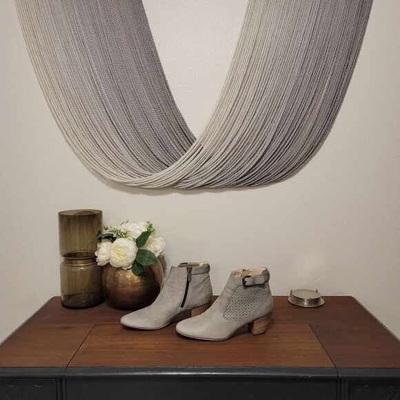 Aquatalia Fianna Perforated Ankle Boot Sz 10 - Picture 2 of 6